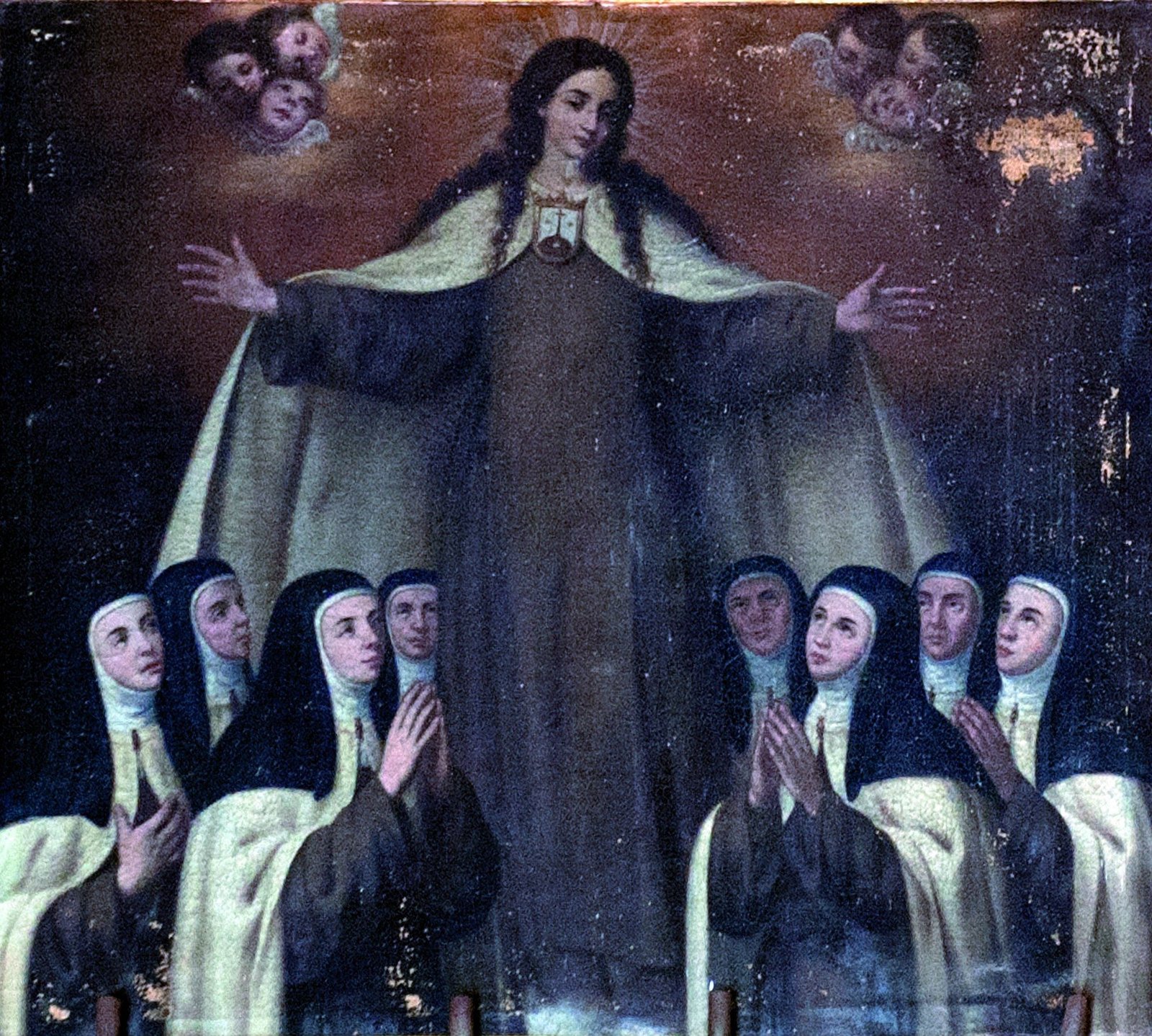Pintura de la Virgen del Carmen abriendo su manto sobre un grupo de monjas carmelitas arrodilladas, con ángeles arriba