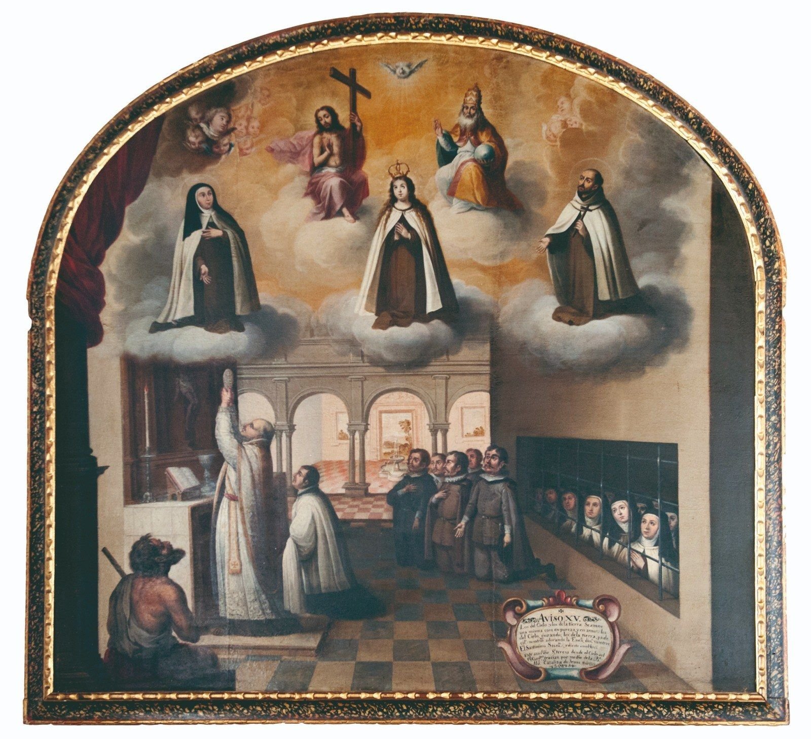 Pintura en arco de medio punto: un sacerdote alza la hostia ante varios hombres arrodillados y las monjas tras una reja; arriba, en la gloria, Cristo, Dios Padre y santos carmelitas
